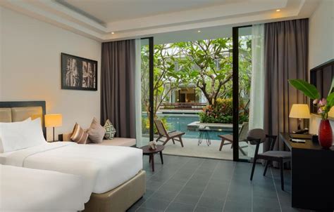 eightfold urban resort website